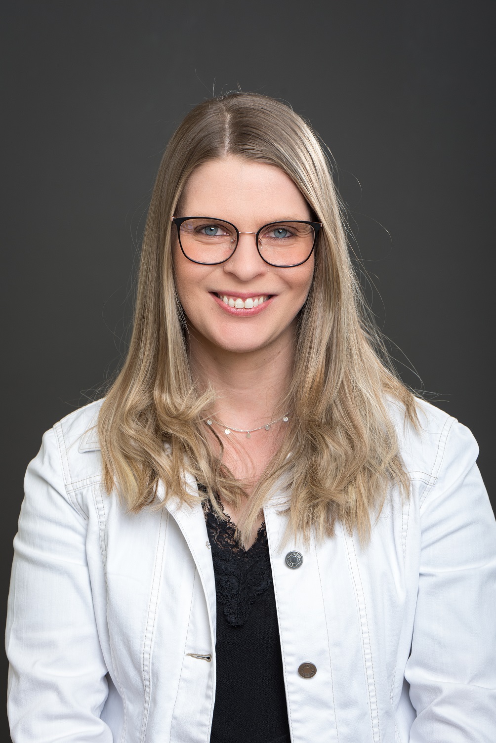 Torsten Sokoll, Augenoptikermeister bei Augenoptik Schäfer in Dietzenbach, spezialisiert auf Prismenbrillen und Kontaktlinsen.